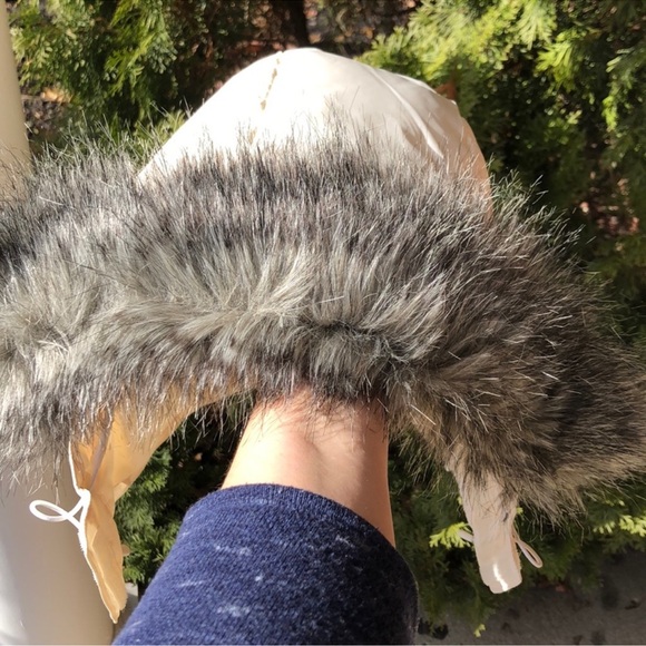 Mountain Hardwear Down Coat - Picture 8 of 8